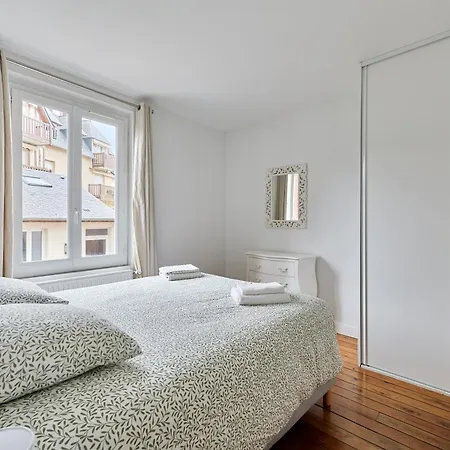 La Rose Rouge - A 1 Km De La *