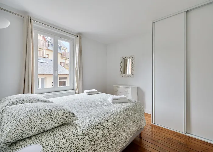 La Rose Rouge - A 1 Km De La *