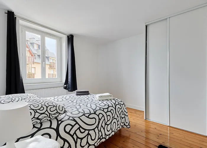 La Rose Rouge - A 1 Km De La *