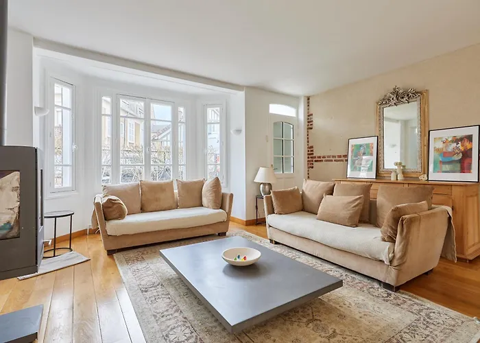 La Rose Rouge - A 1 Km De La *